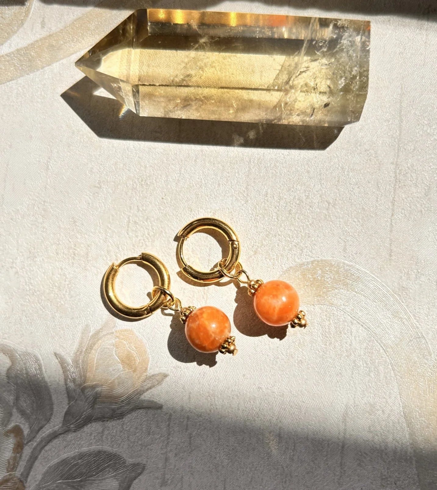 Dorées ◦ Boucles d'oreilles ◦ Calcite orange