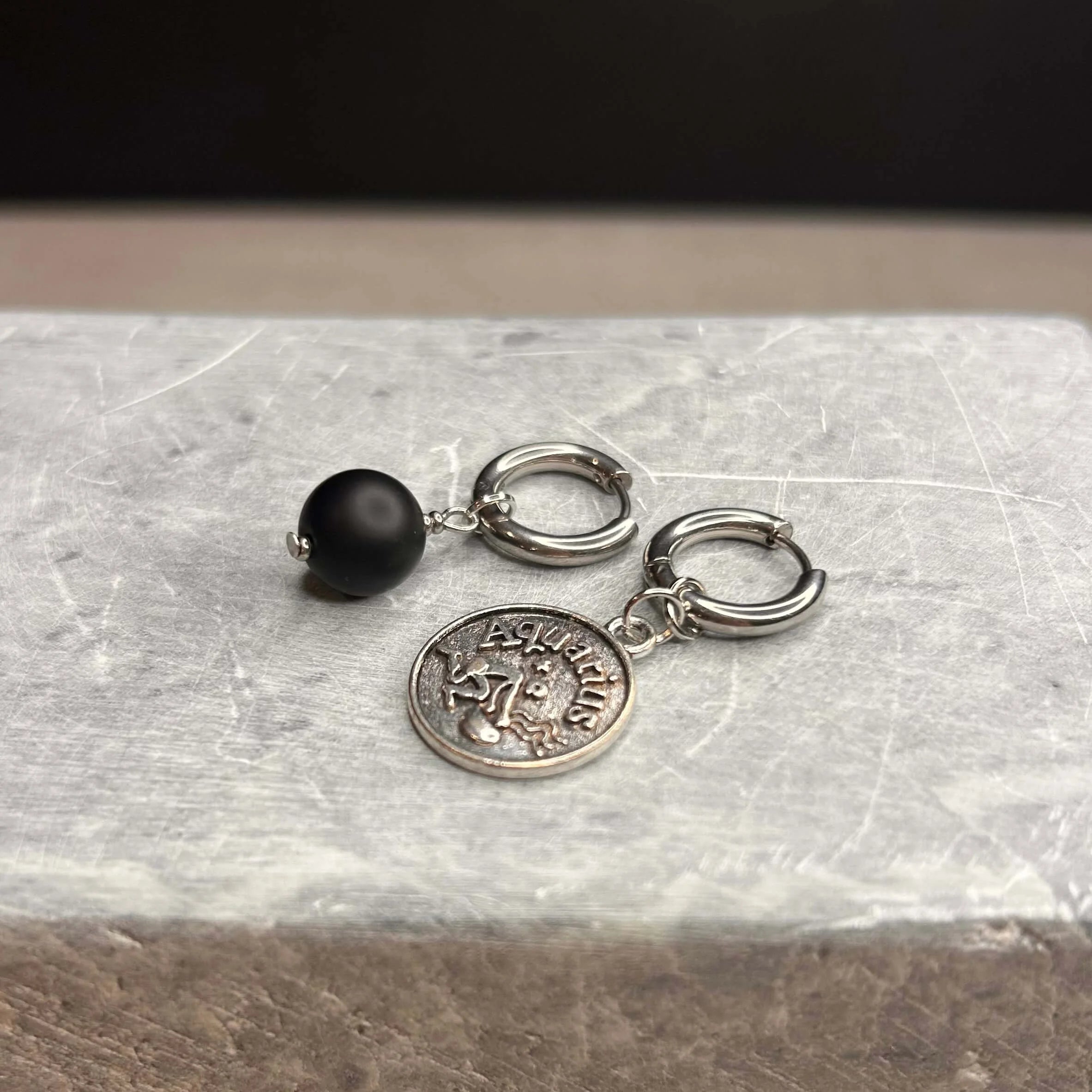 Argentées - Boucles d'oreilles astros - Verseau et Pierre d'Onyx noir