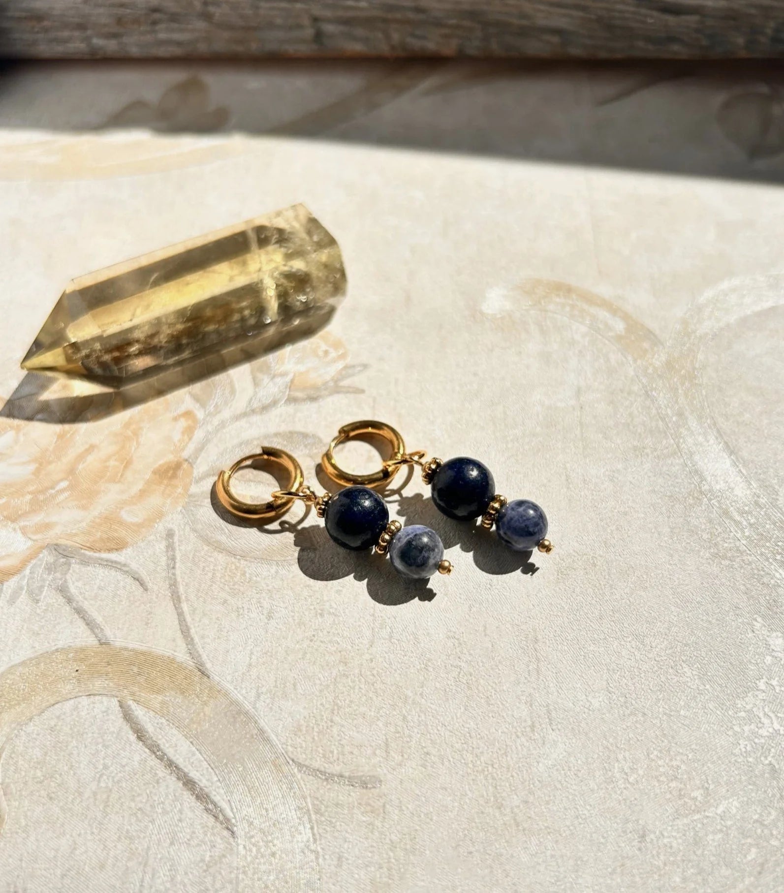 Boucles d’oreilles ◦ Ajna ◦ Lapis Lazuli et Sodalite