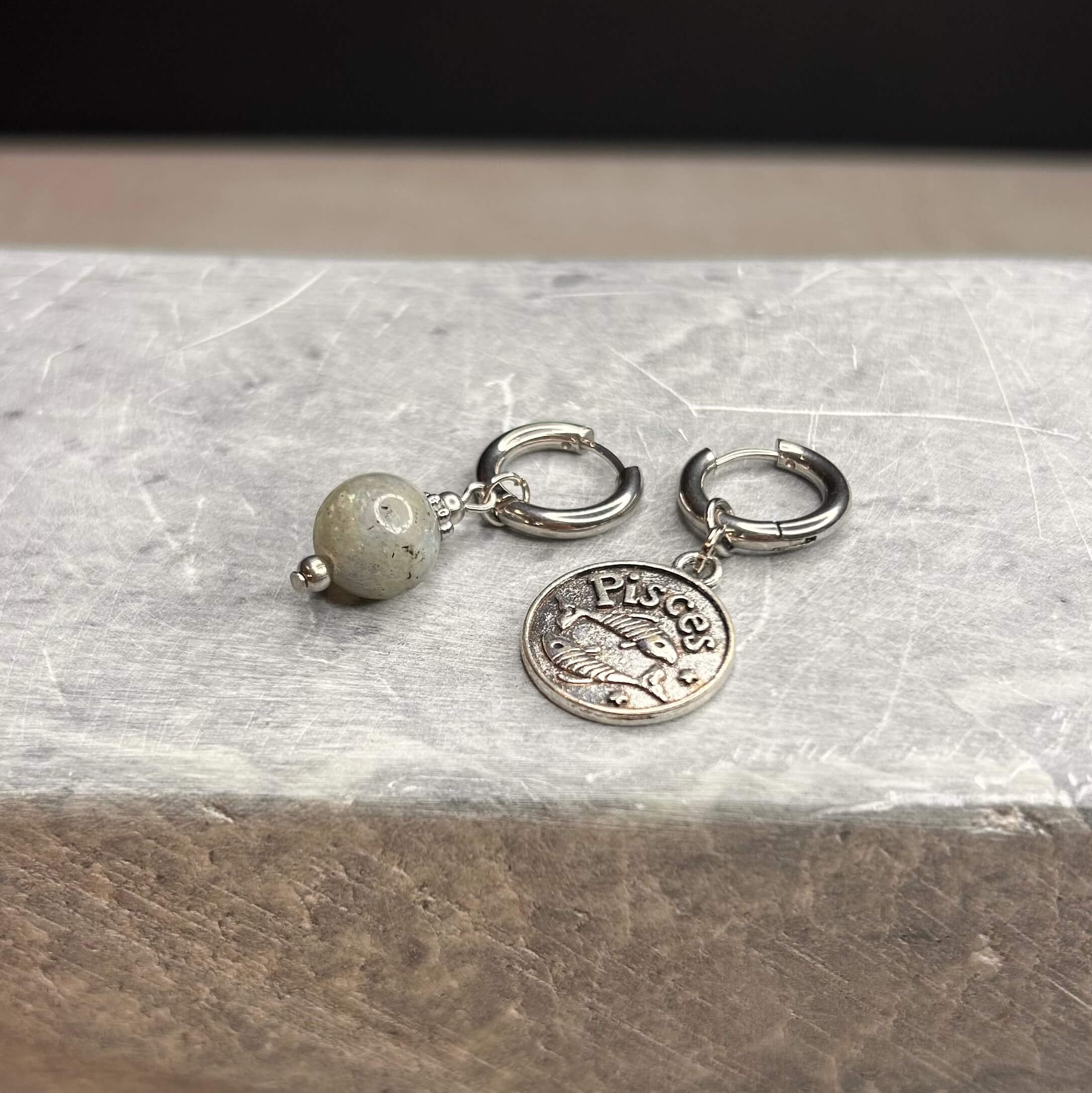 Argentées - Boucles d'oreilles astros - POISSON et pierre de Labradorite