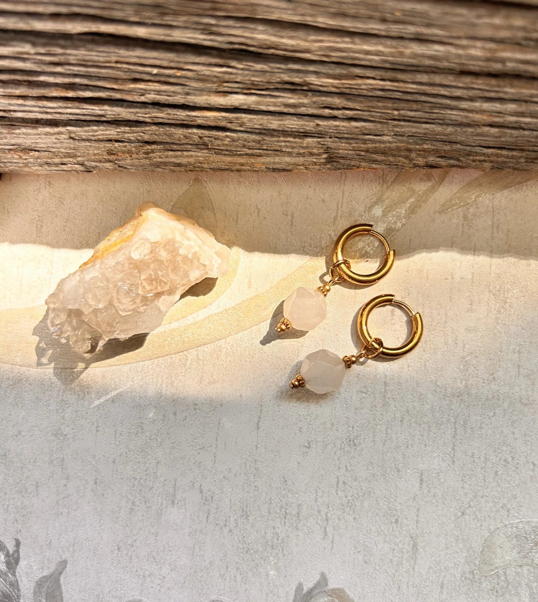 Boucles d’oreilles ◦ Sahasrara ◦ Quartz blanc martelé