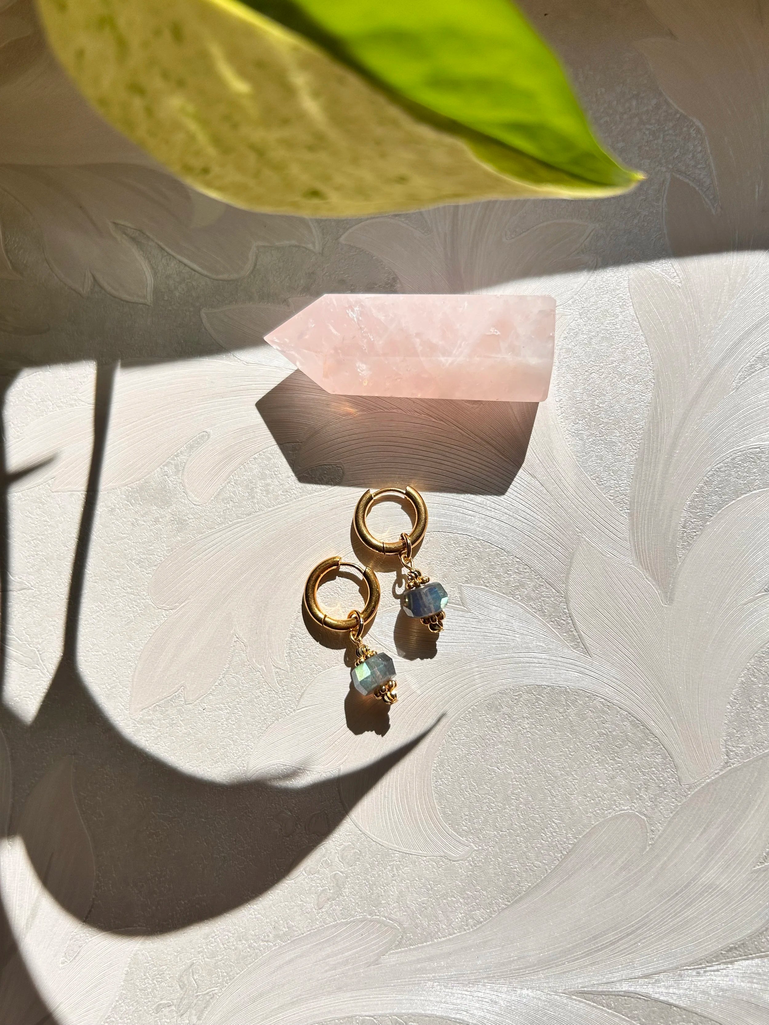 Boucles d’oreilles ◦ Ajna ◦ Labradorite martelée