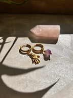 Dorées ◦ Boucles d'oreilles Créatives ◦ Améthyste et main