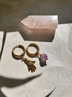 Dorées ◦ Boucles d'oreilles Créatives ◦ Améthyste et main