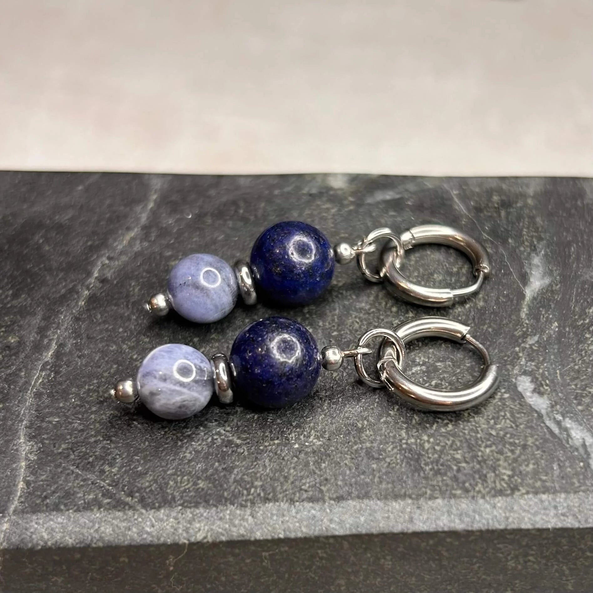 Argentées ◦ Boucles d'oreilles ◦ Lapis Lazuli et Sodalite