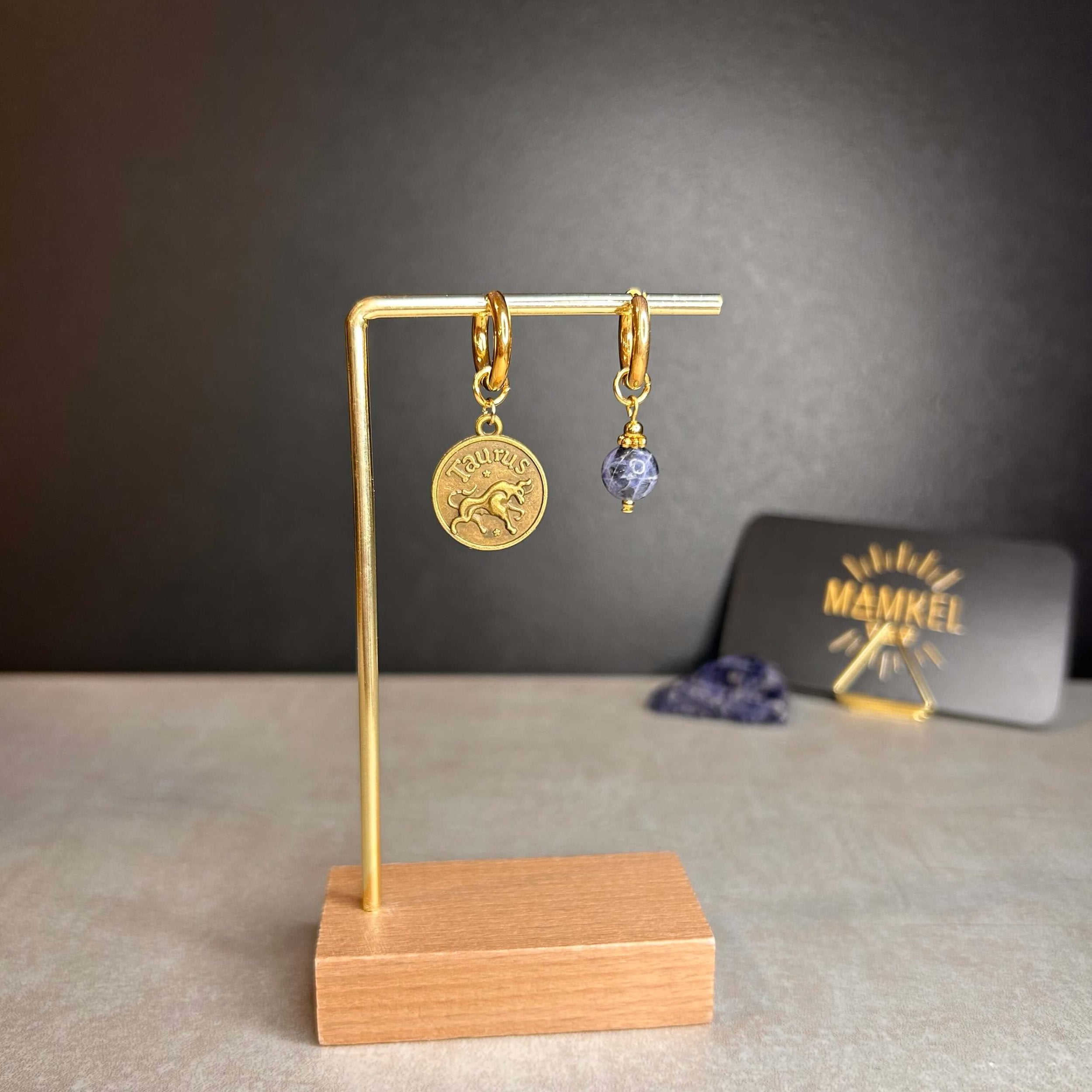 Dorées - Boucles d'oreilles astros - TAUREAU pierre de sodalite