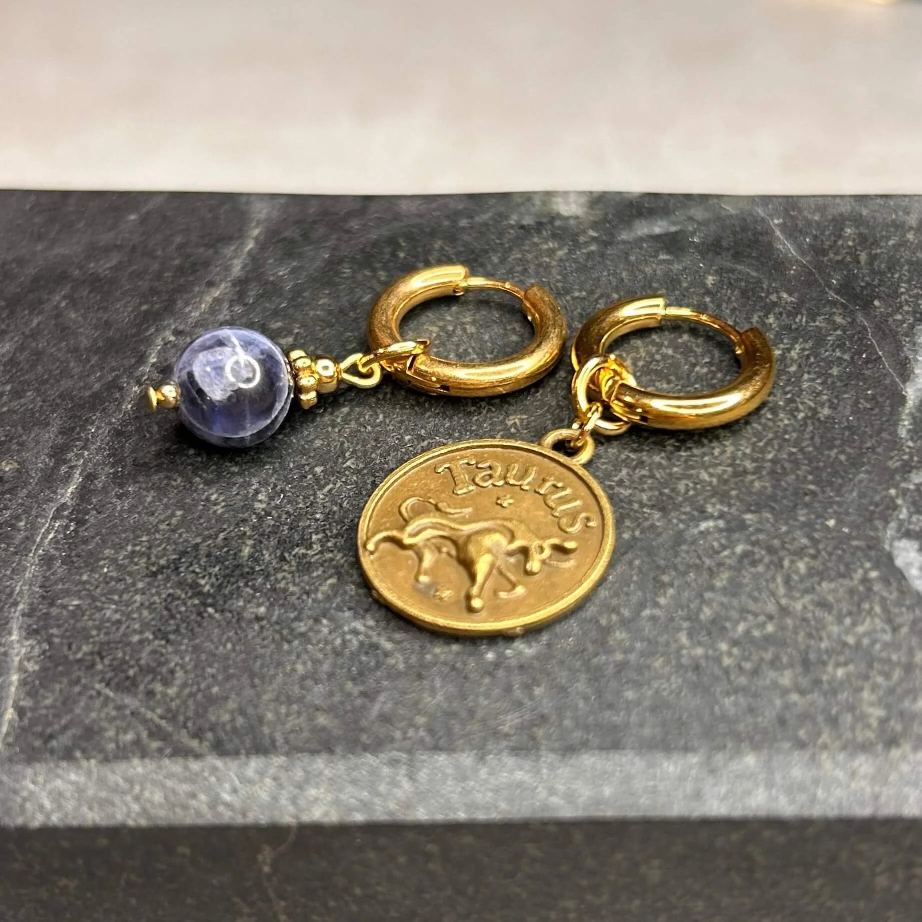 Dorées - Boucles d'oreilles astros - TAUREAU pierre de sodalite