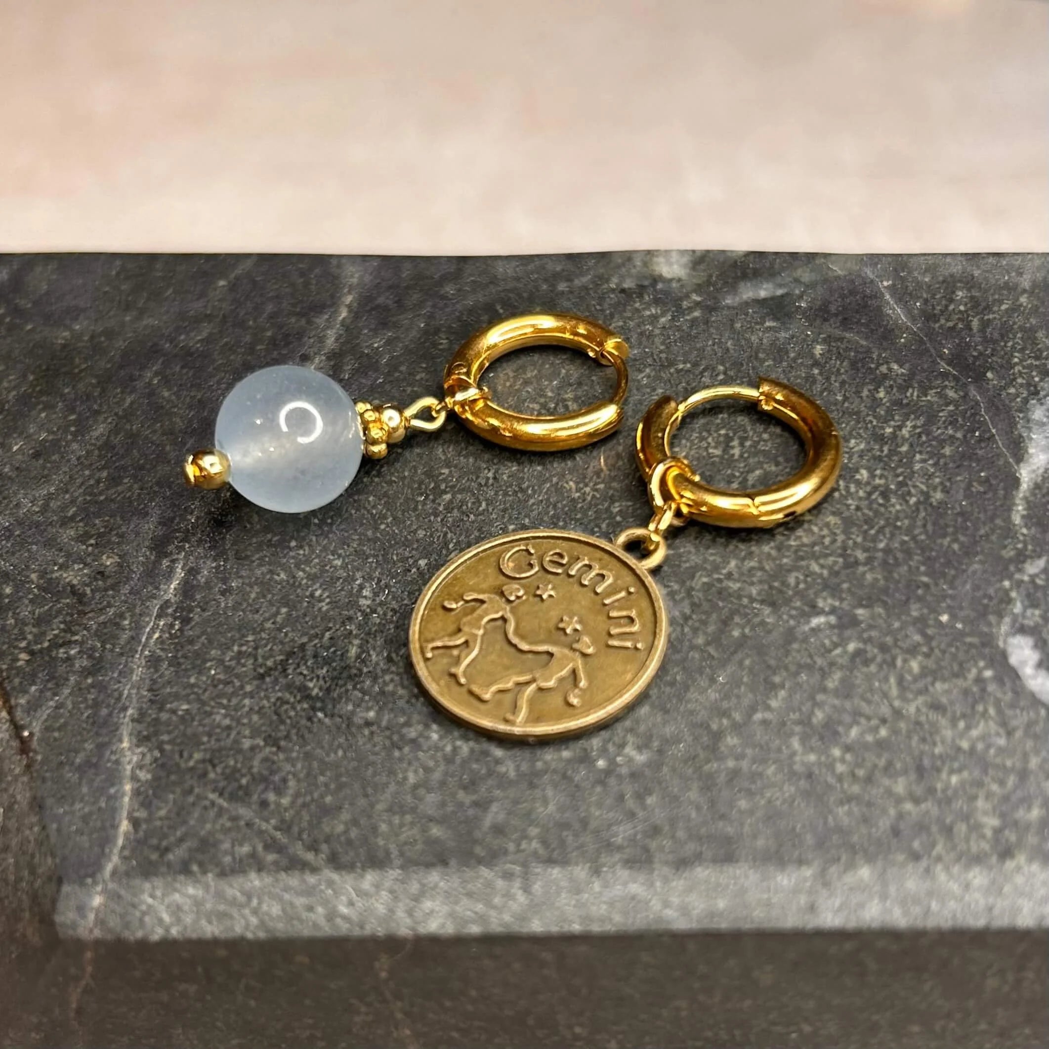 Dorées - Boucles d'oreilles astros - GÉMEAUX et pierre de jade bleu