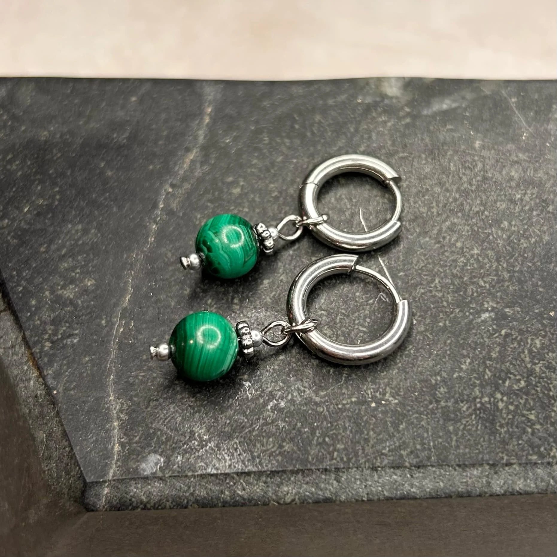 Boucles d’oreilles ◦ Anahata ◦ Malachite