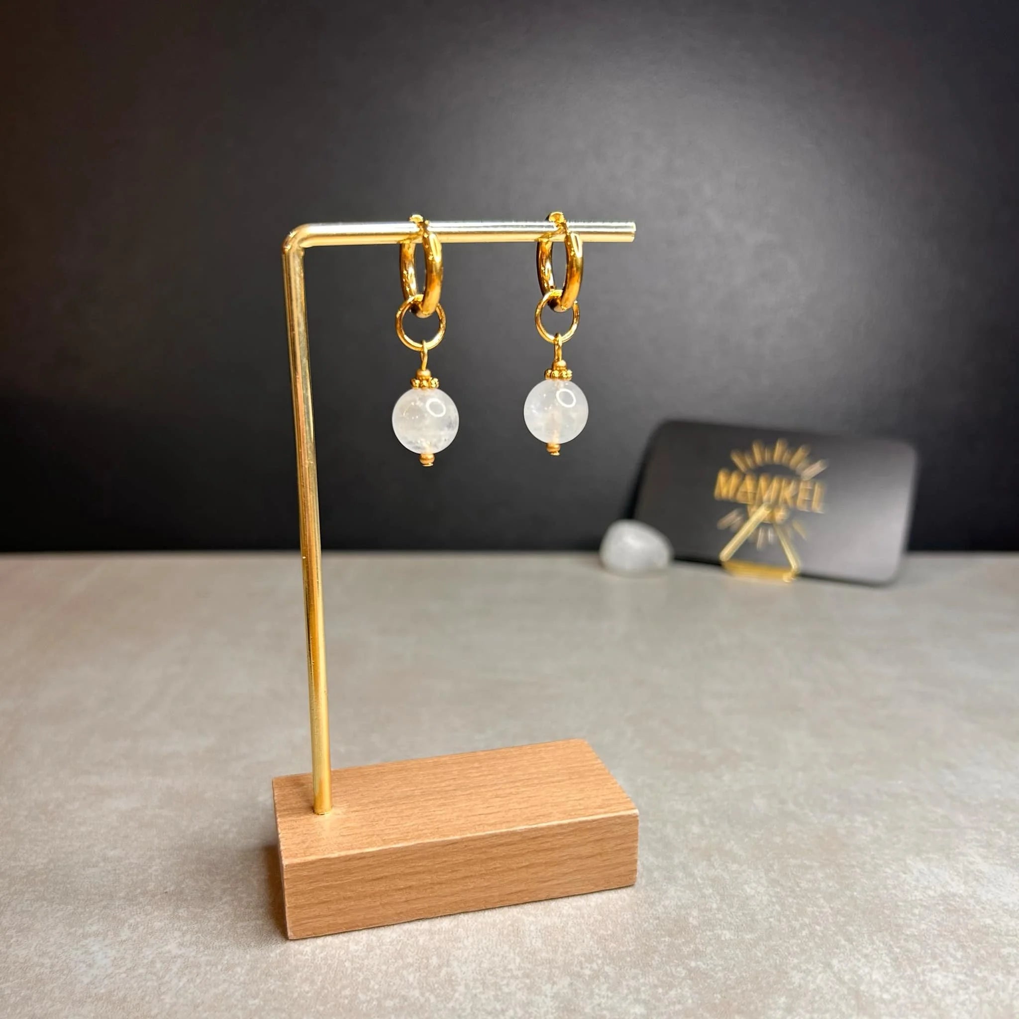 Dorées ◦ Boucles d'oreilles ◦ Pierre de lune