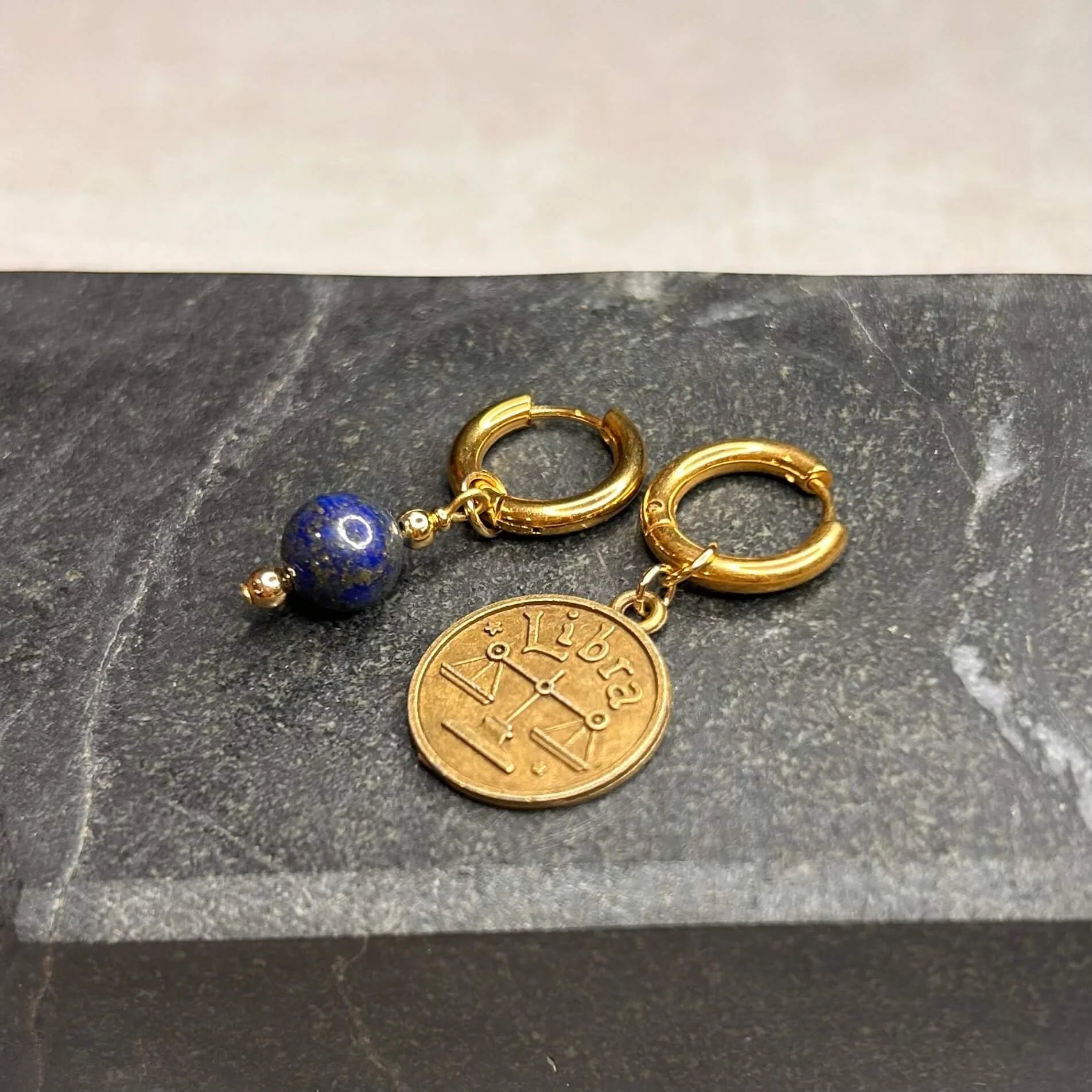 Dorées - Boucles d'oreilles astros - Balance et Pierre de Lapis Lazuli