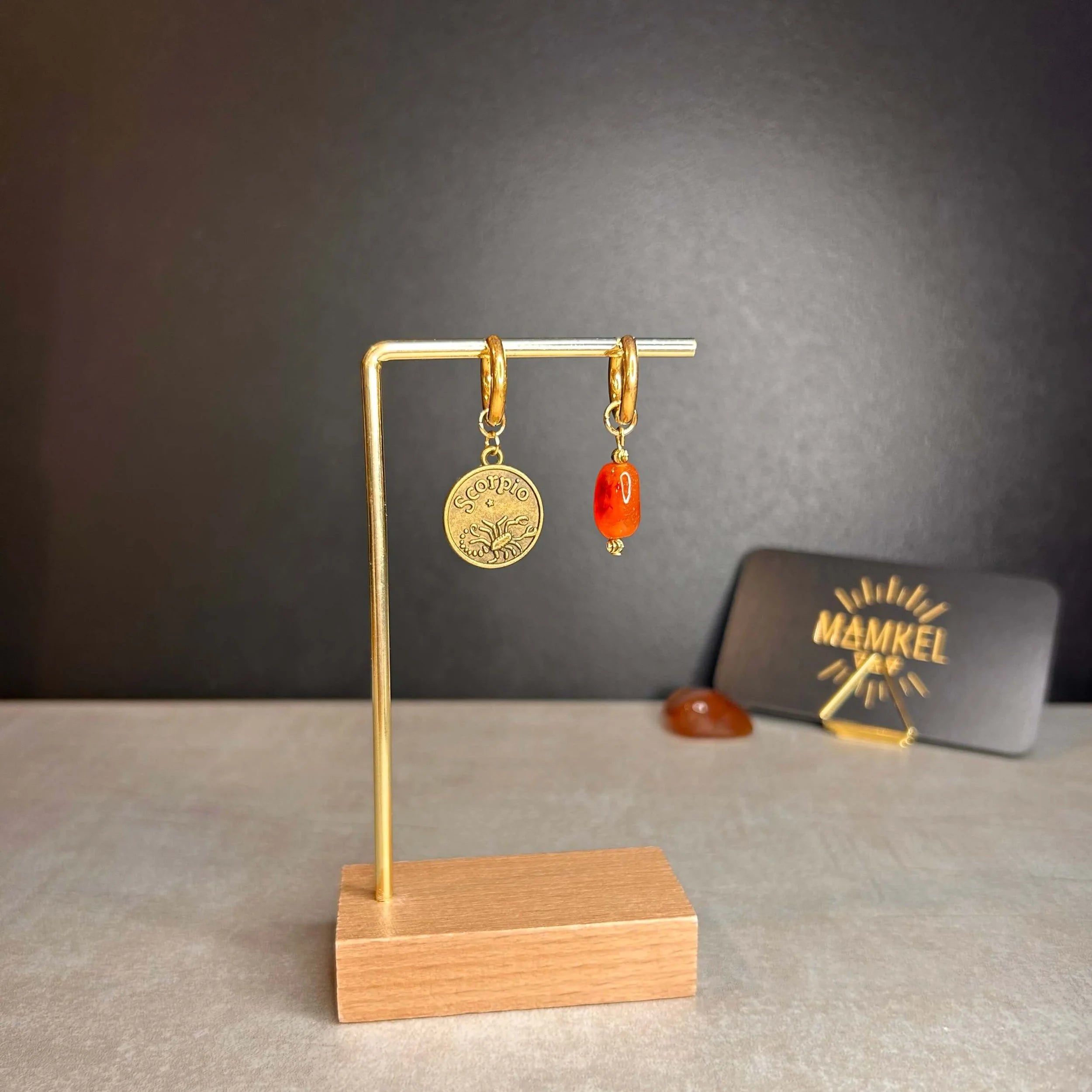 Dorées - Boucles d'oreilles astros - Scorpion et Pierre de Cornaline