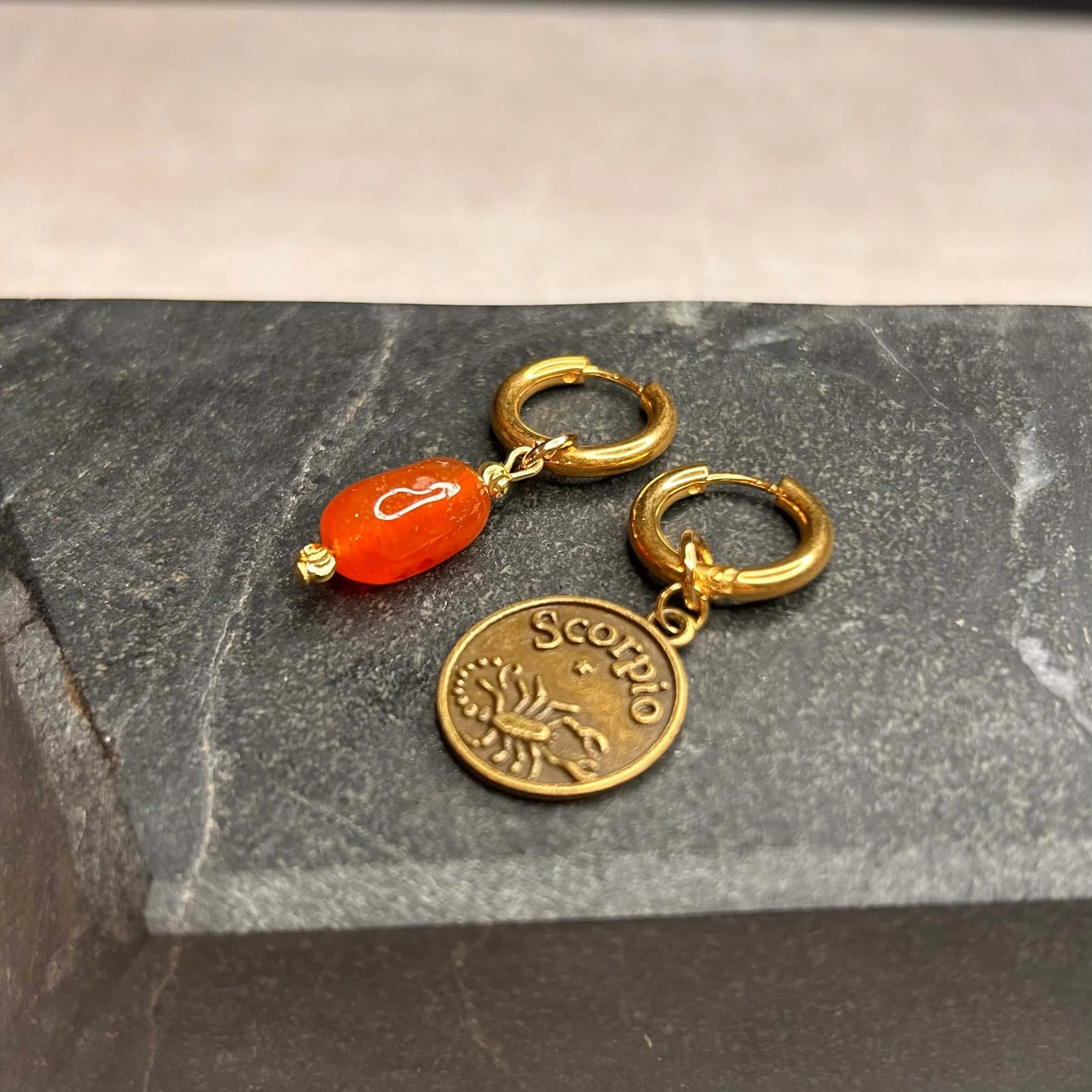 Dorées - Boucles d'oreilles astros - Scorpion et Pierre de Cornaline