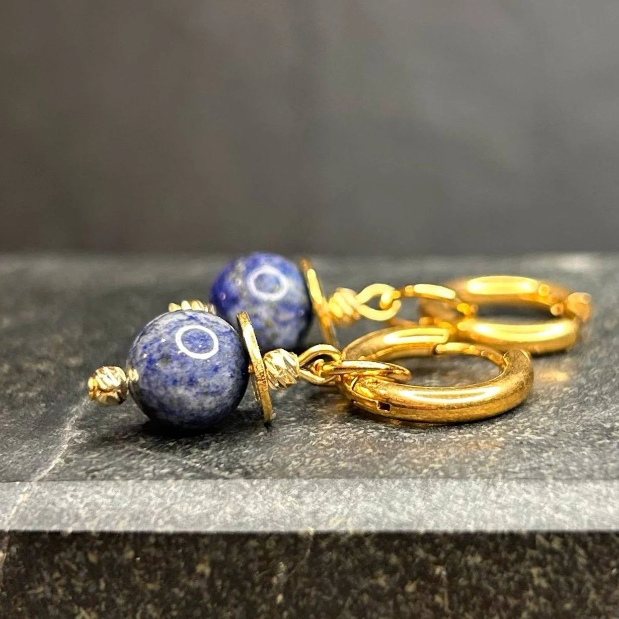 Dorées ◦ Boucles d'oreilles ◦ Lapis Lazuli