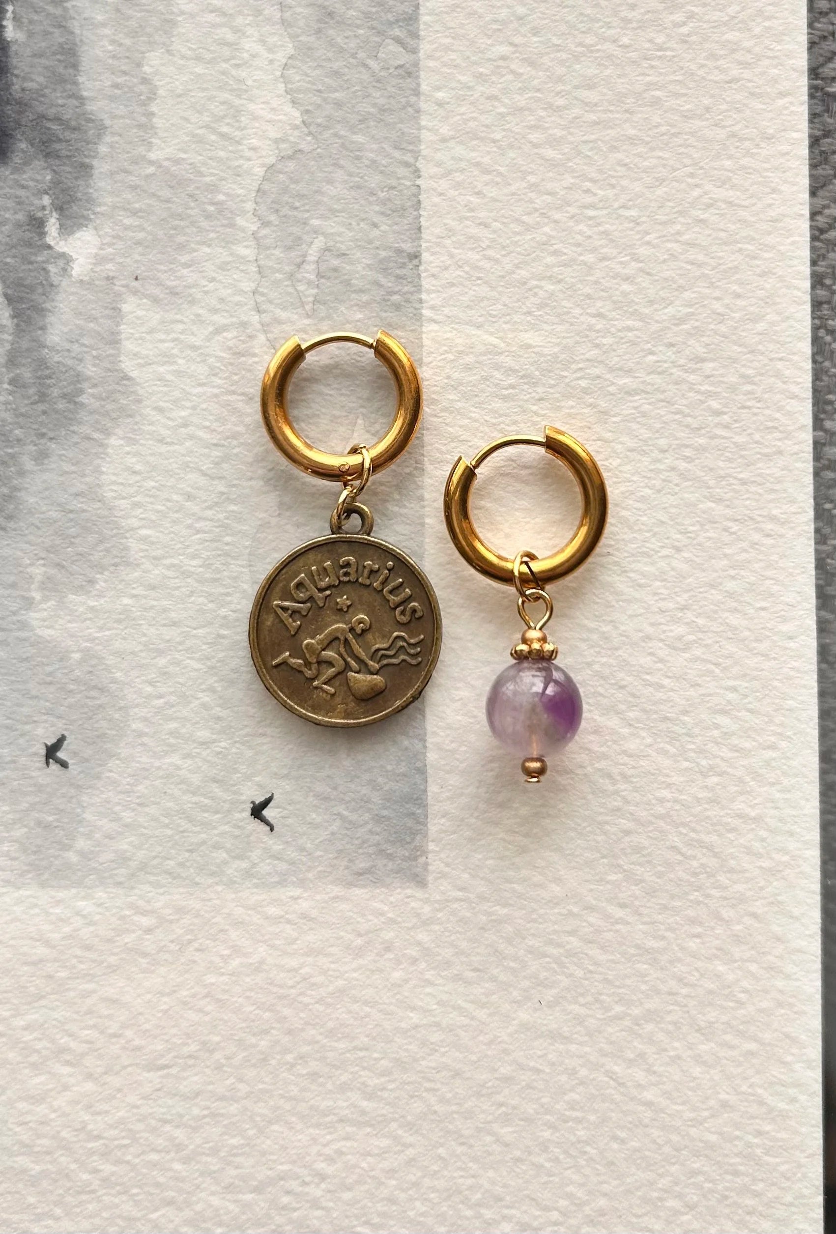 Dorées - Boucles d'oreilles astros - Verseau et Pierre d'Améthyste