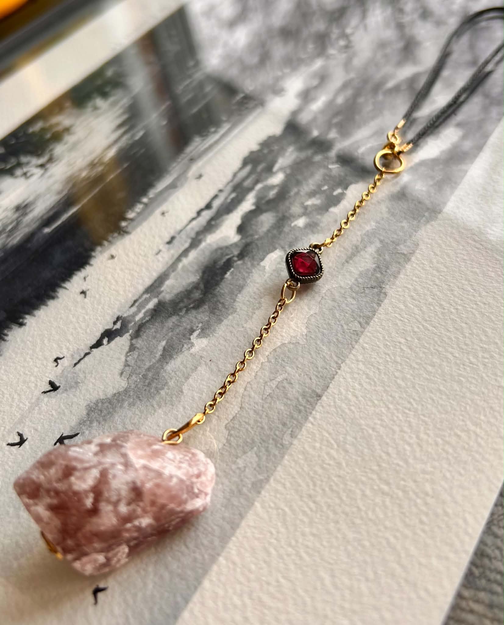 Pendentif de rétroviseur ◈ Quartz fraise