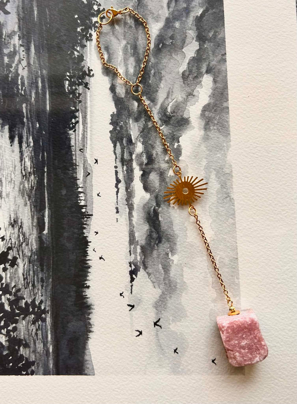 Pendentif de rétroviseur ◈ Quartz fraise et soleil