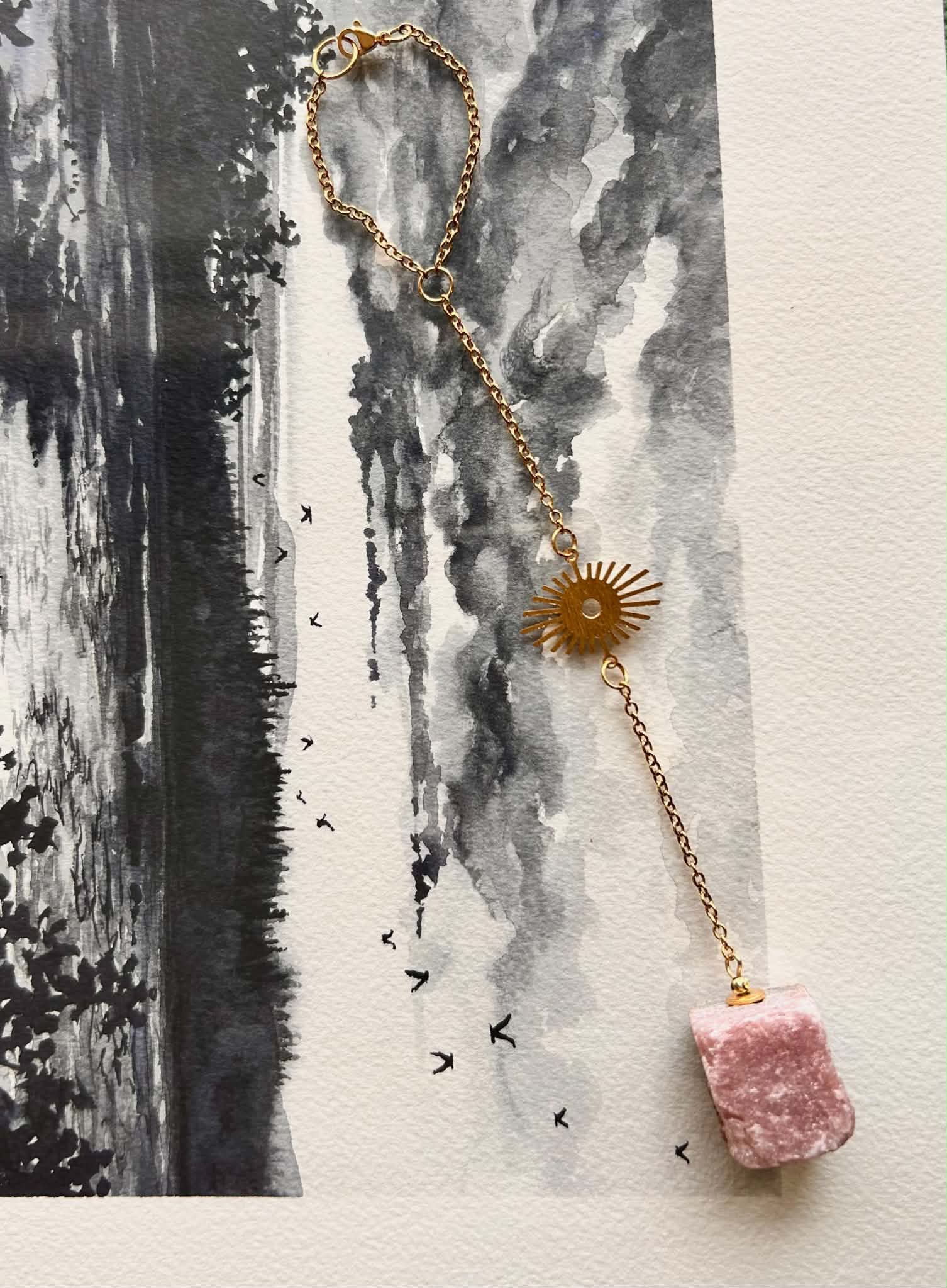 Pendentif de rétroviseur ◈ Quartz fraise et soleil