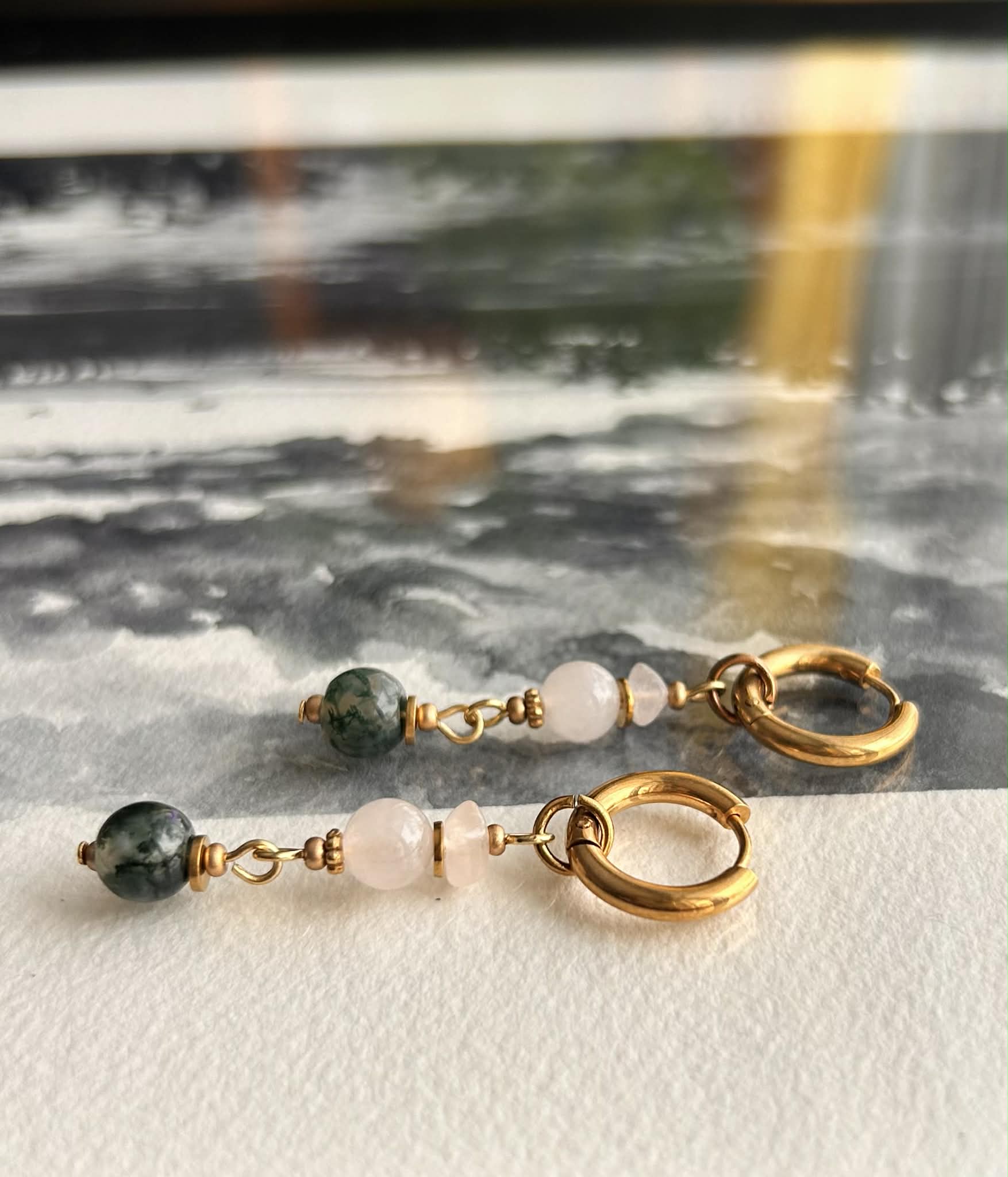 Boucles d’oreilles ◦ Anahata ◦ Agate mousse et quartz rose
