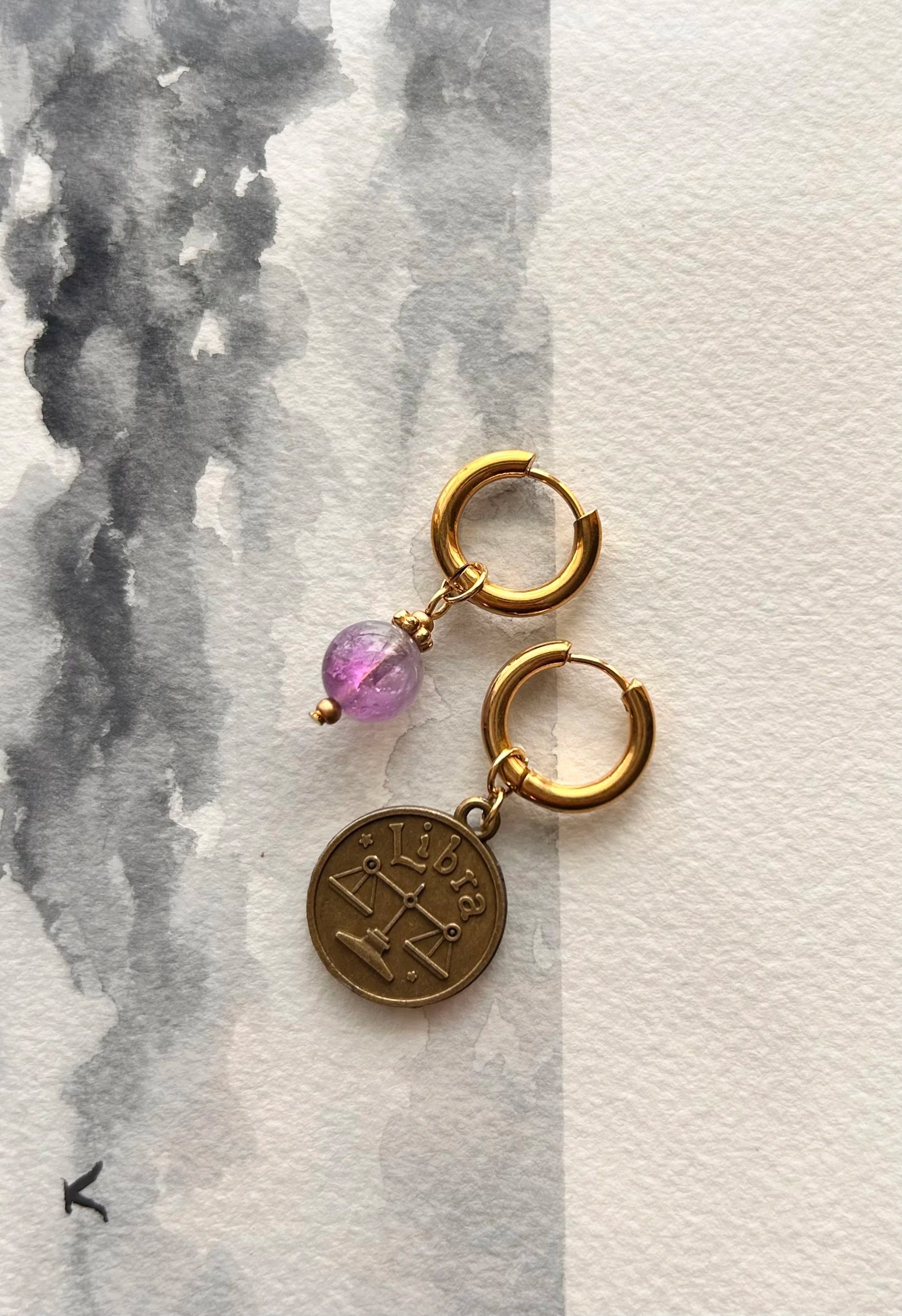 Dorées - Boucles d'oreilles astros - Balance et Pierre d'Améthyste