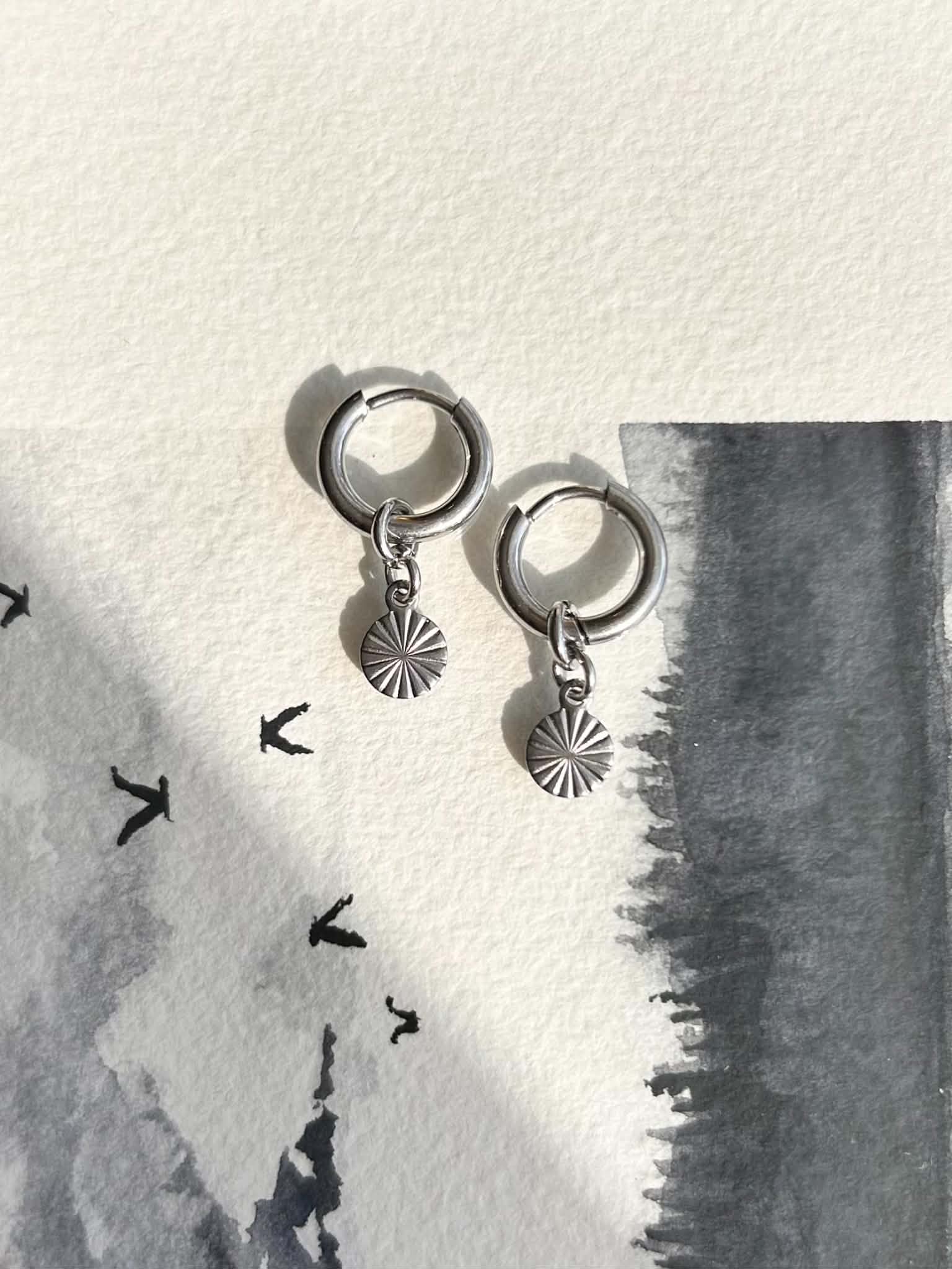 Boucles d’oreilles essentielles ◦ Tiny gold & silver circle