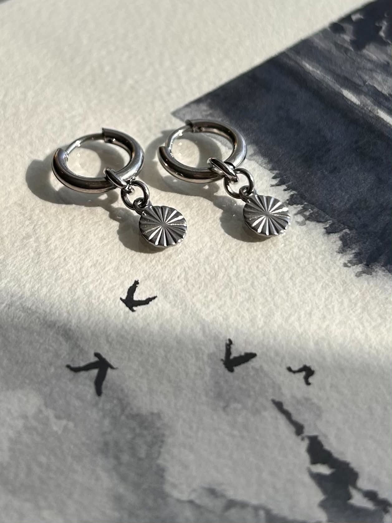 Boucles d’oreilles essentielles ◦ Tiny gold & silver circle