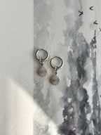 Boucles d’oreilles essentielles ◦ Tiny gold & silver circle