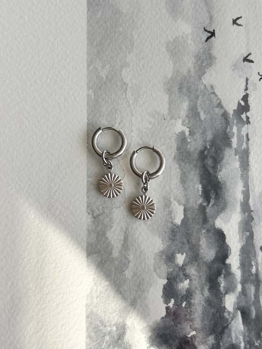 Boucles d’oreilles essentielles ◦ Tiny gold & silver circle