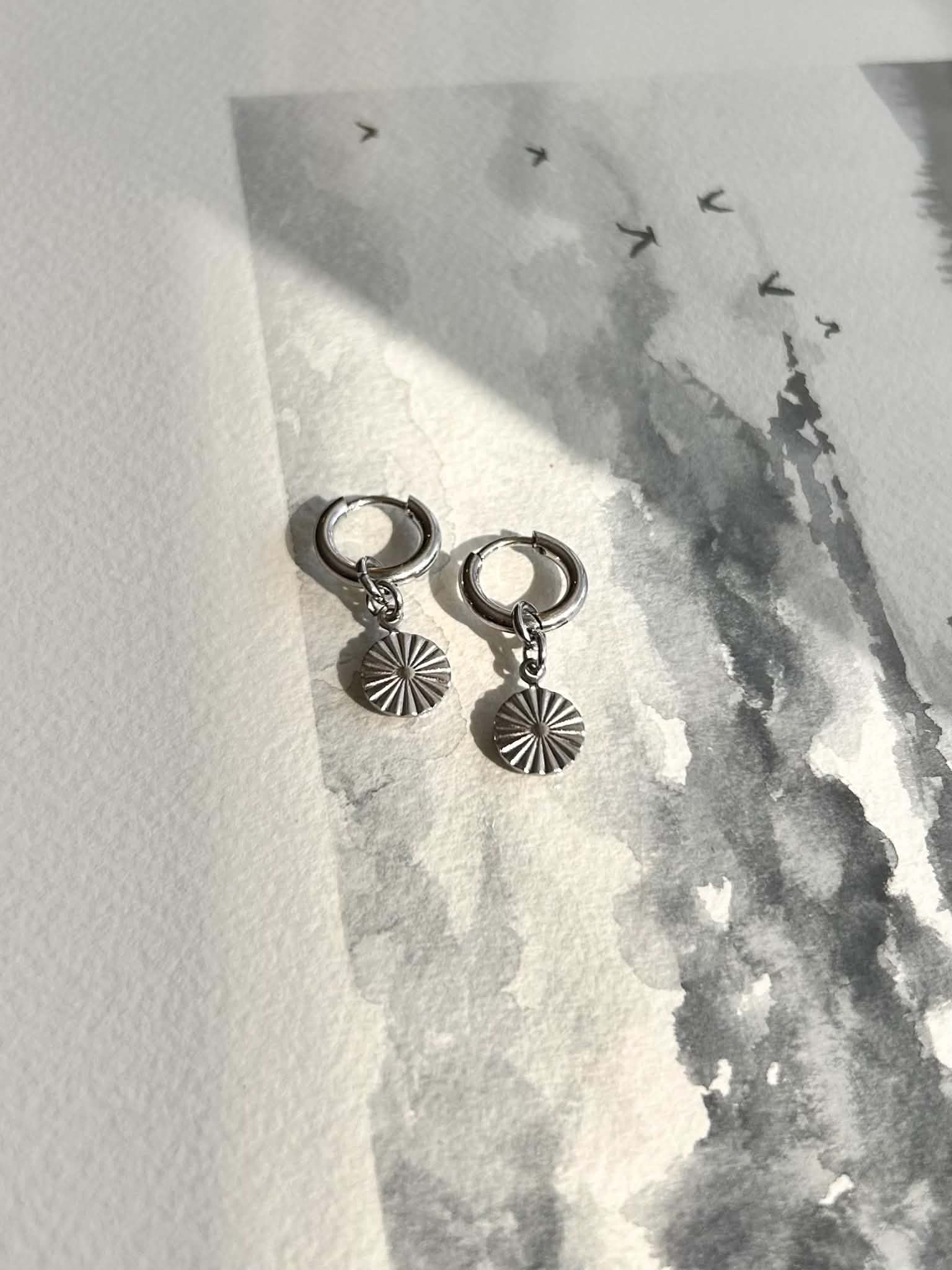 Boucles d’oreilles essentielles ◦ Tiny gold & silver circle