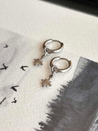 Boucles d’oreilles essentielles ◦ Tiny gold & silver star