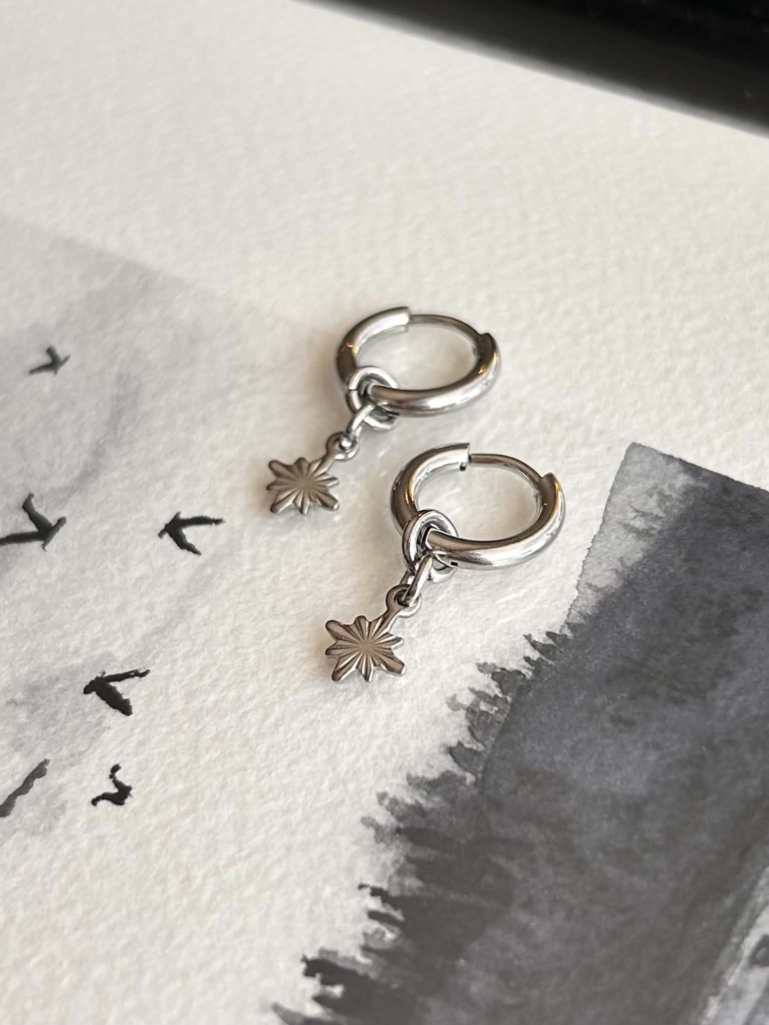 Boucles d’oreilles essentielles ◦ Tiny gold & silver star
