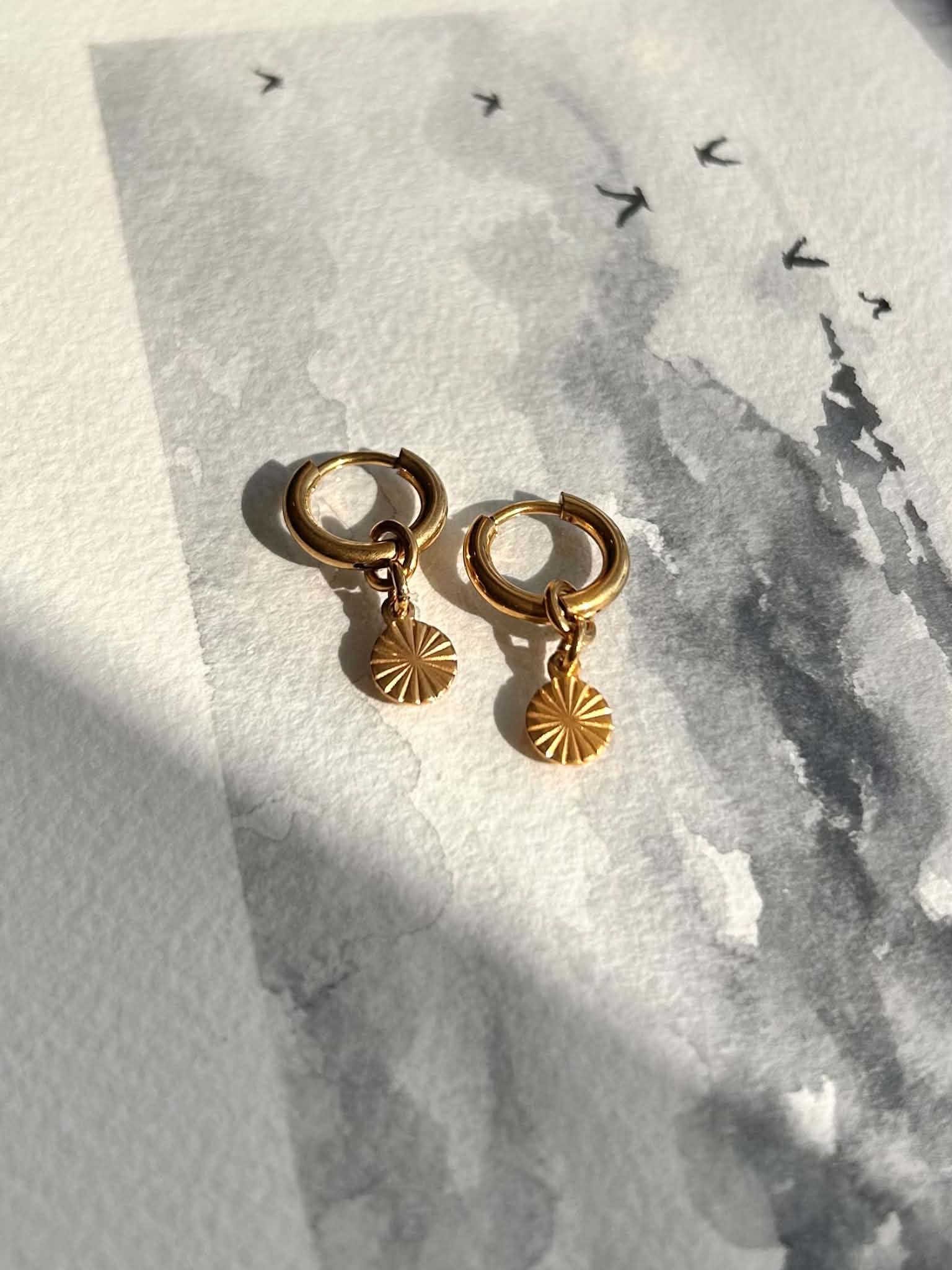 Boucles d’oreilles essentielles ◦ Tiny gold & silver circle