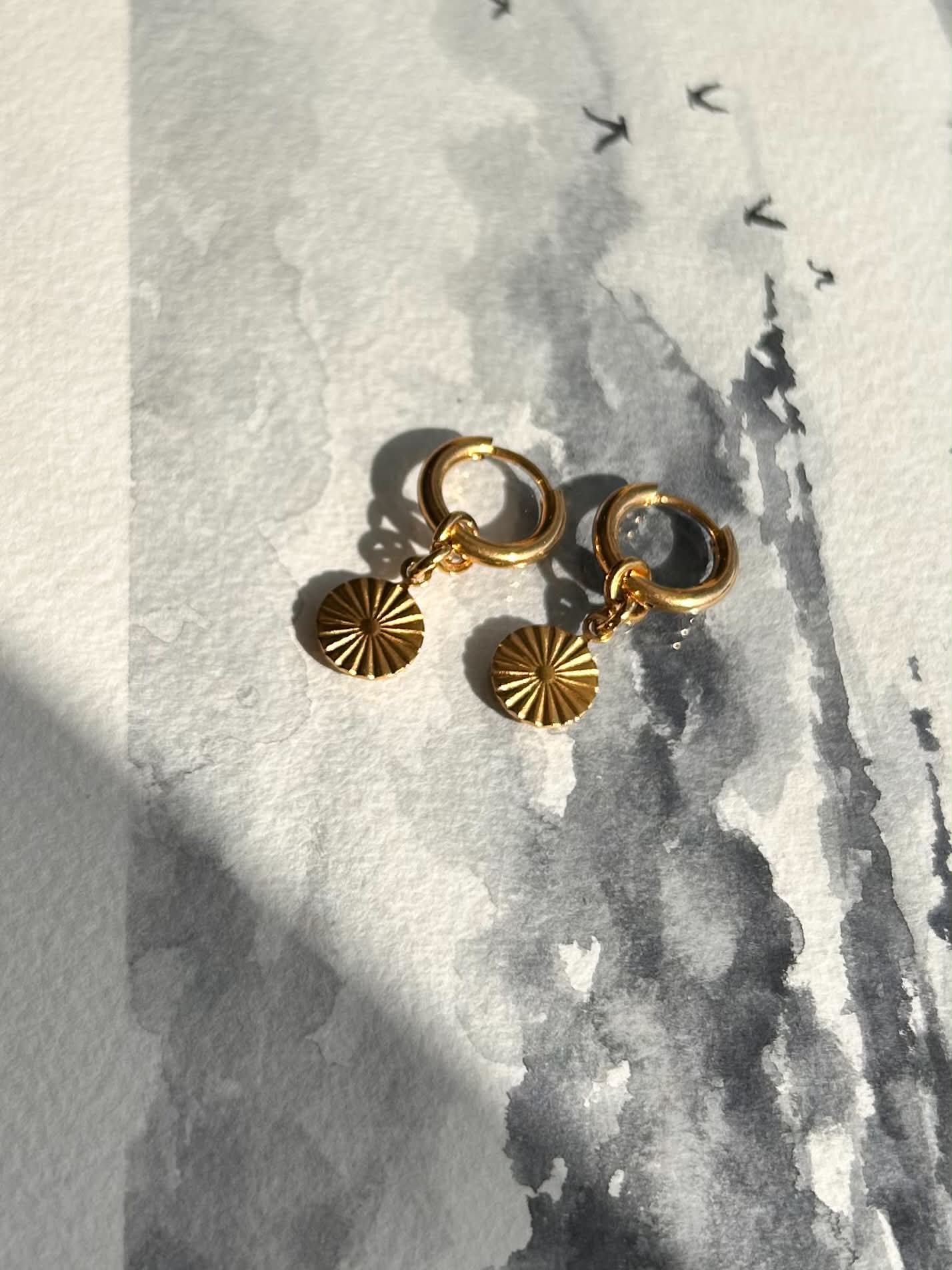 Boucles d’oreilles essentielles ◦ Tiny gold & silver circle