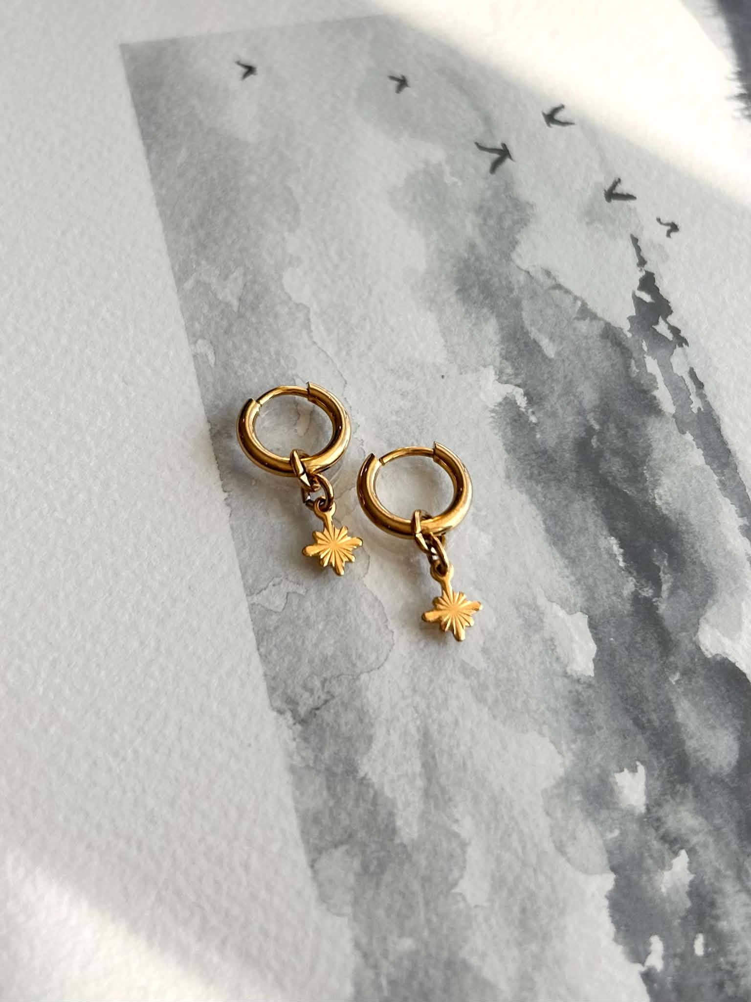 Boucles d’oreilles essentielles ◦ Tiny gold & silver star