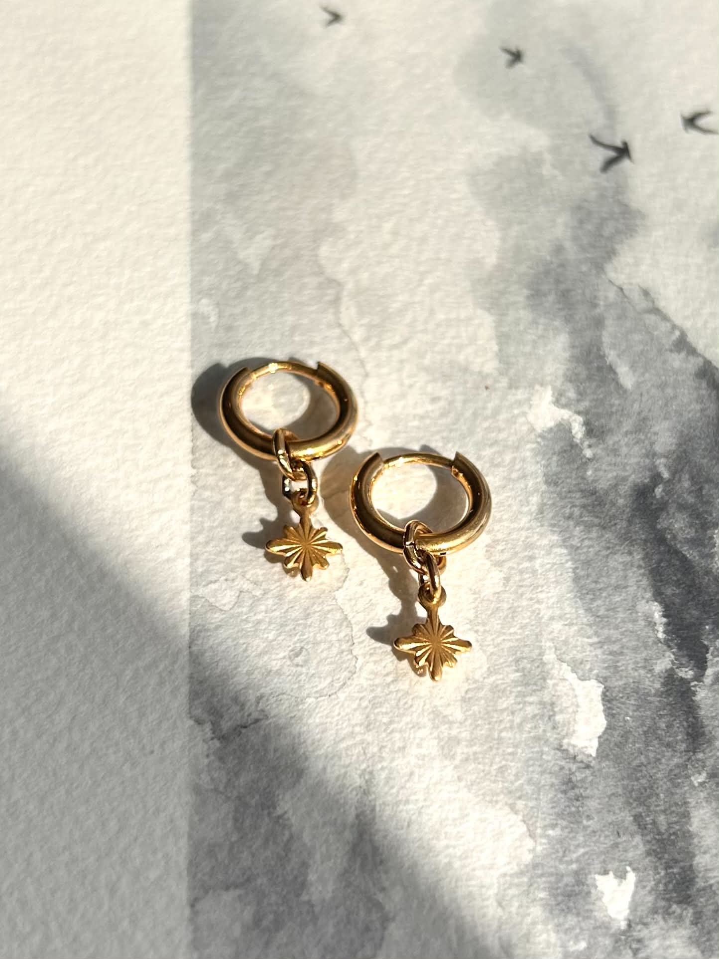 Boucles d’oreilles essentielles ◦ Tiny gold & silver star