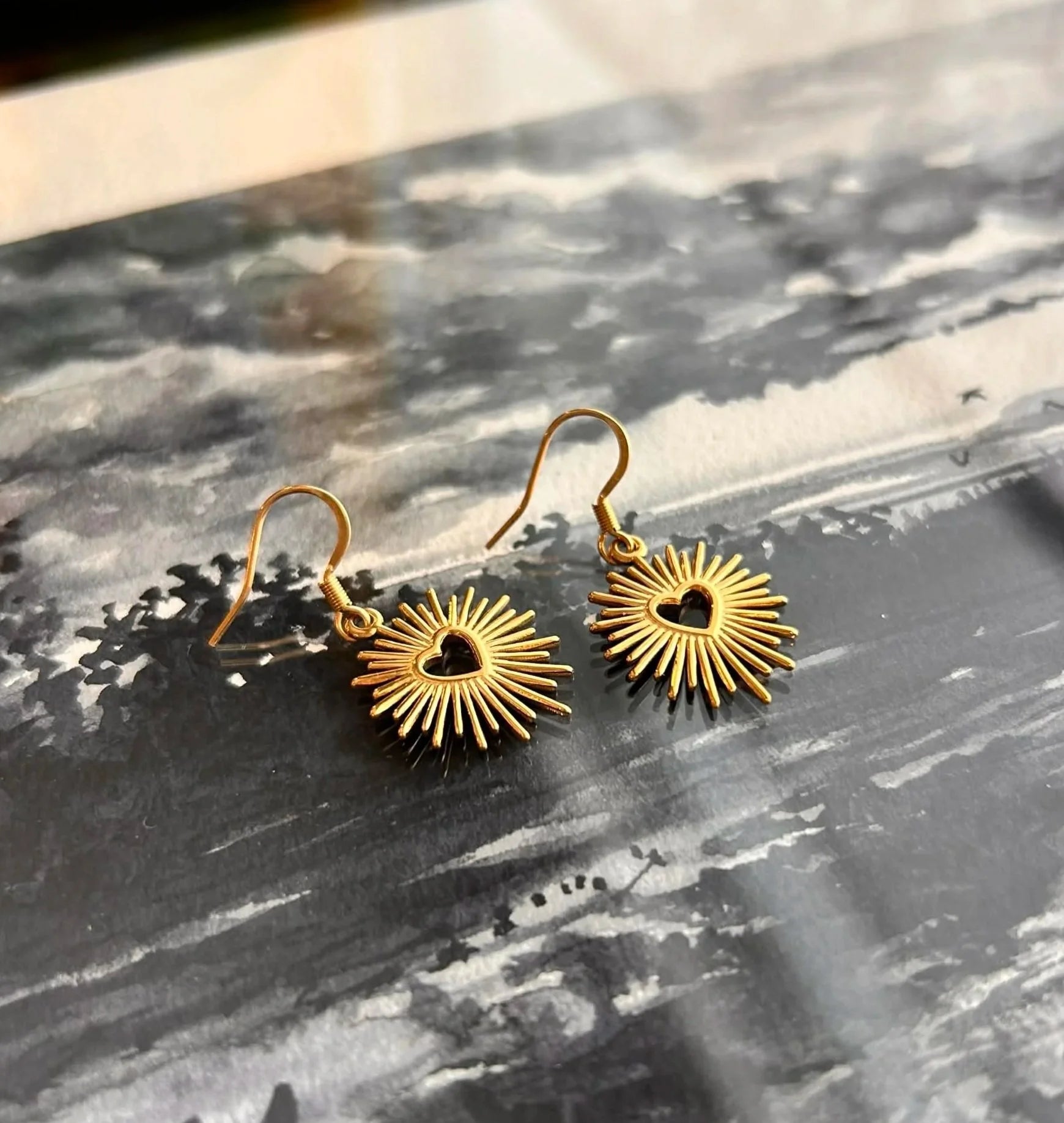 Boucles d’oreilles essentielles ◦ Coeur soleil