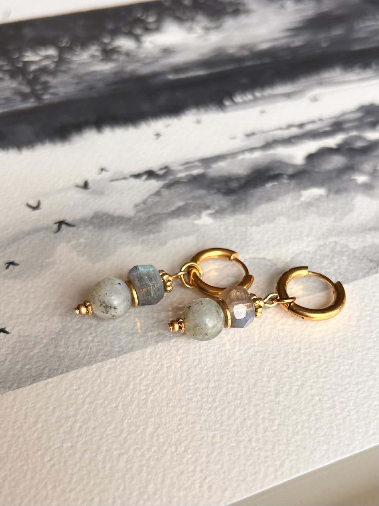 Boucles d’oreilles ◦ Ajna ◦ Labradorite martelée