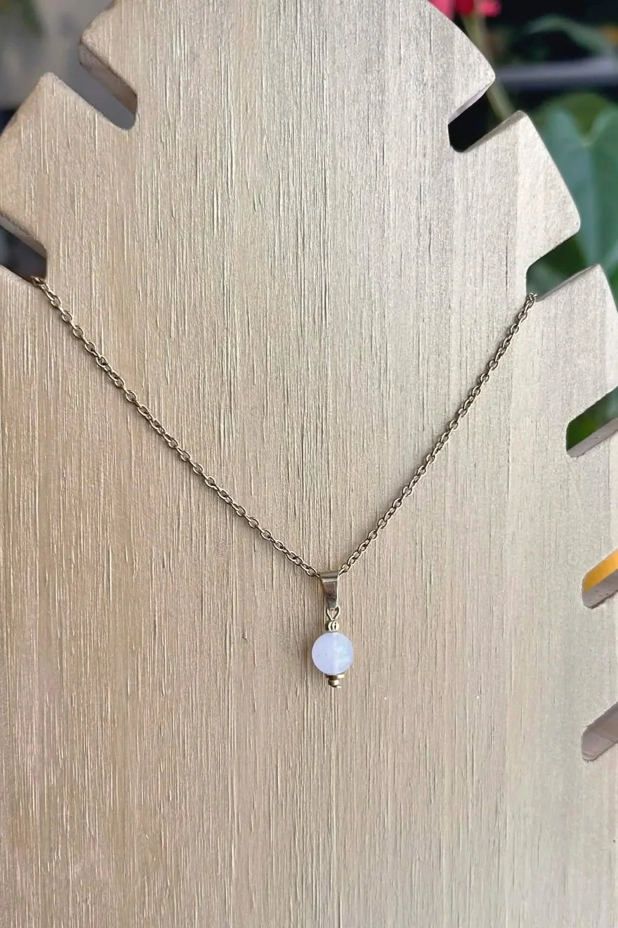Collier minimaliste ◦ Pierre de lune