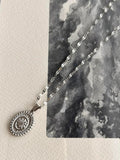 Collier pendentif ◦ Médaillon argenté